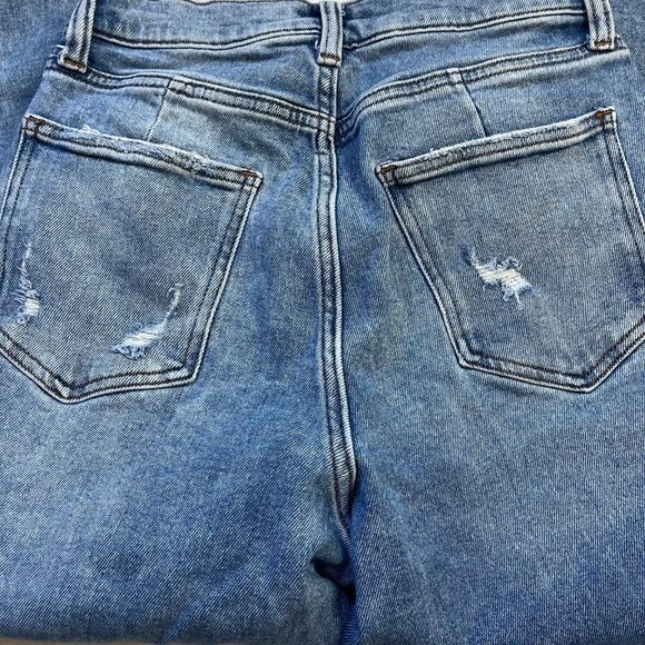 Arizona Highest-Rise Curvy Mom Jeans JUNIORS Size 9 Distressed Light Wash Denim - Picture 12 of 13